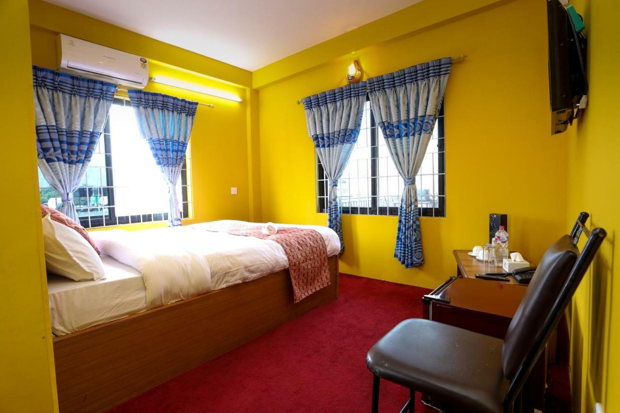Hotel Blue Magnet Pokhara Exterior foto